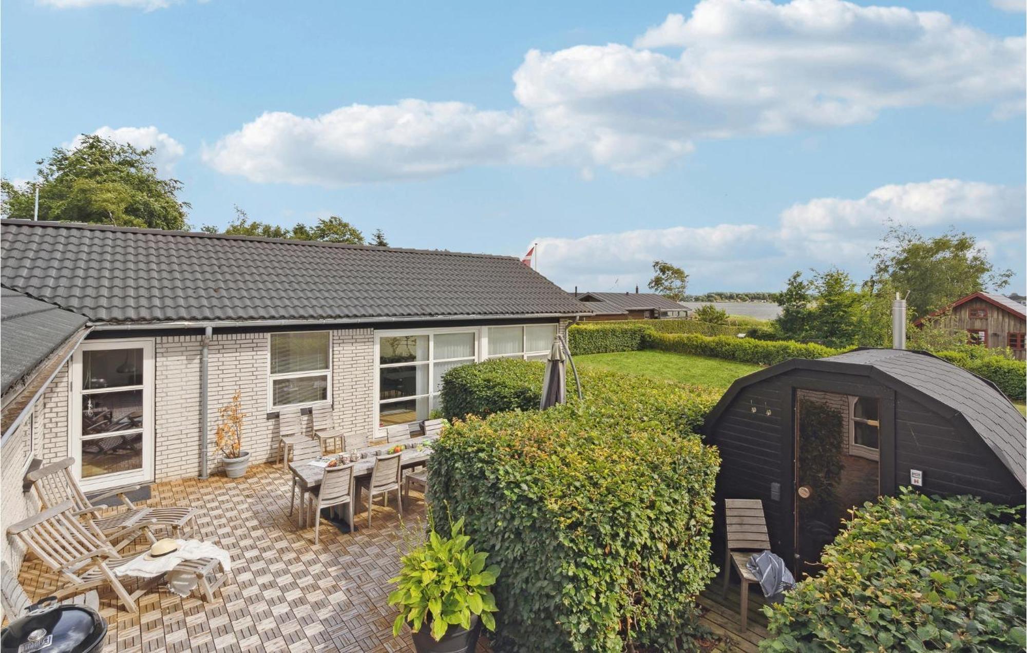 Gorgeous Home In Sunds With Kitchen エクステリア 写真