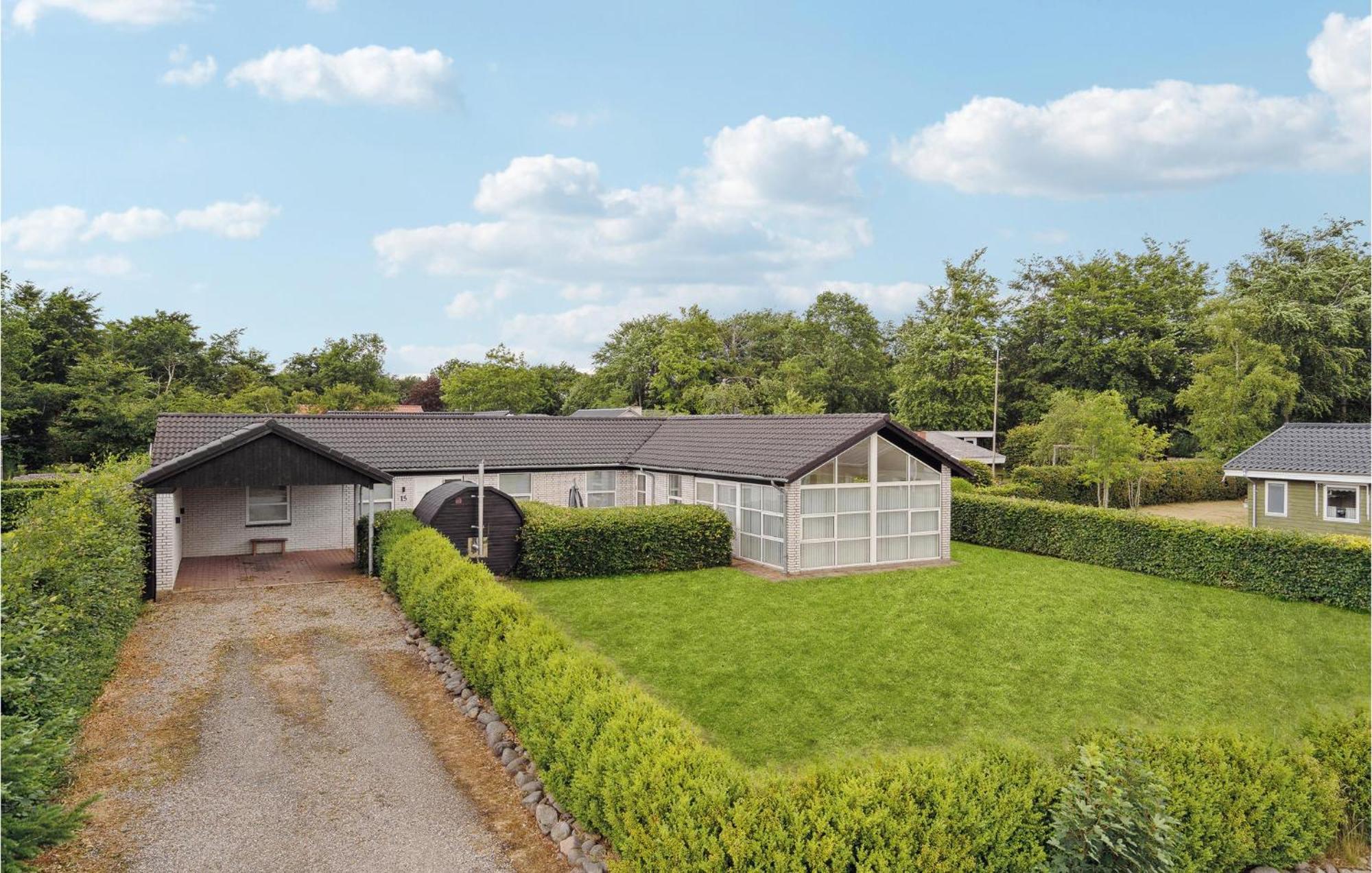 Gorgeous Home In Sunds With Kitchen エクステリア 写真