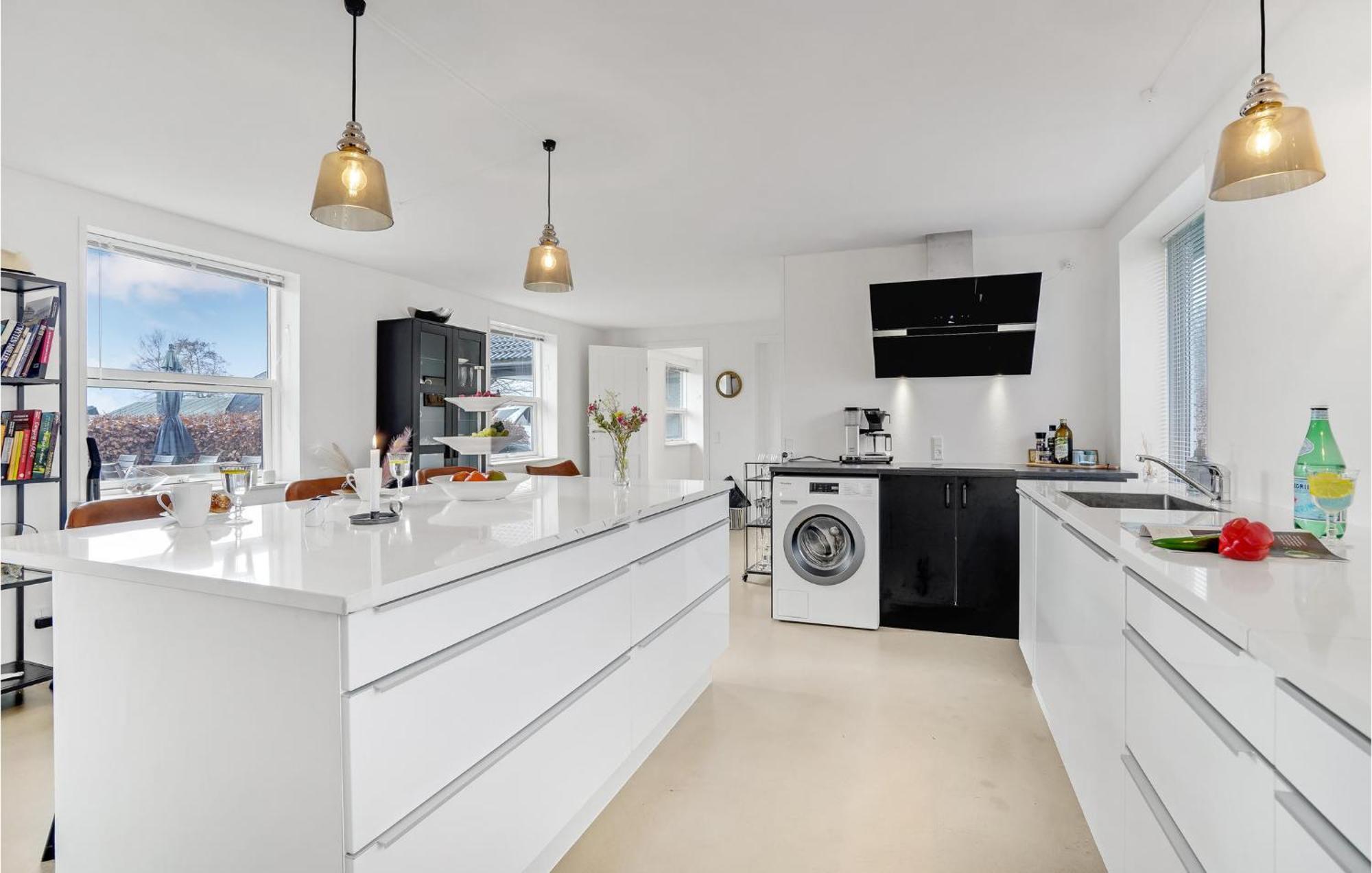 Gorgeous Home In Sunds With Kitchen エクステリア 写真